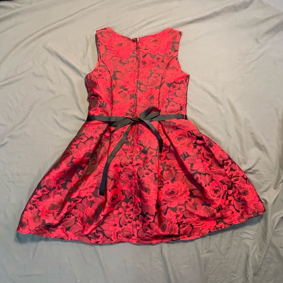 Children’s Place Red Jacquard Pleated Special Occasion Holiday Dress Girls 12 - Picture 4 of 8